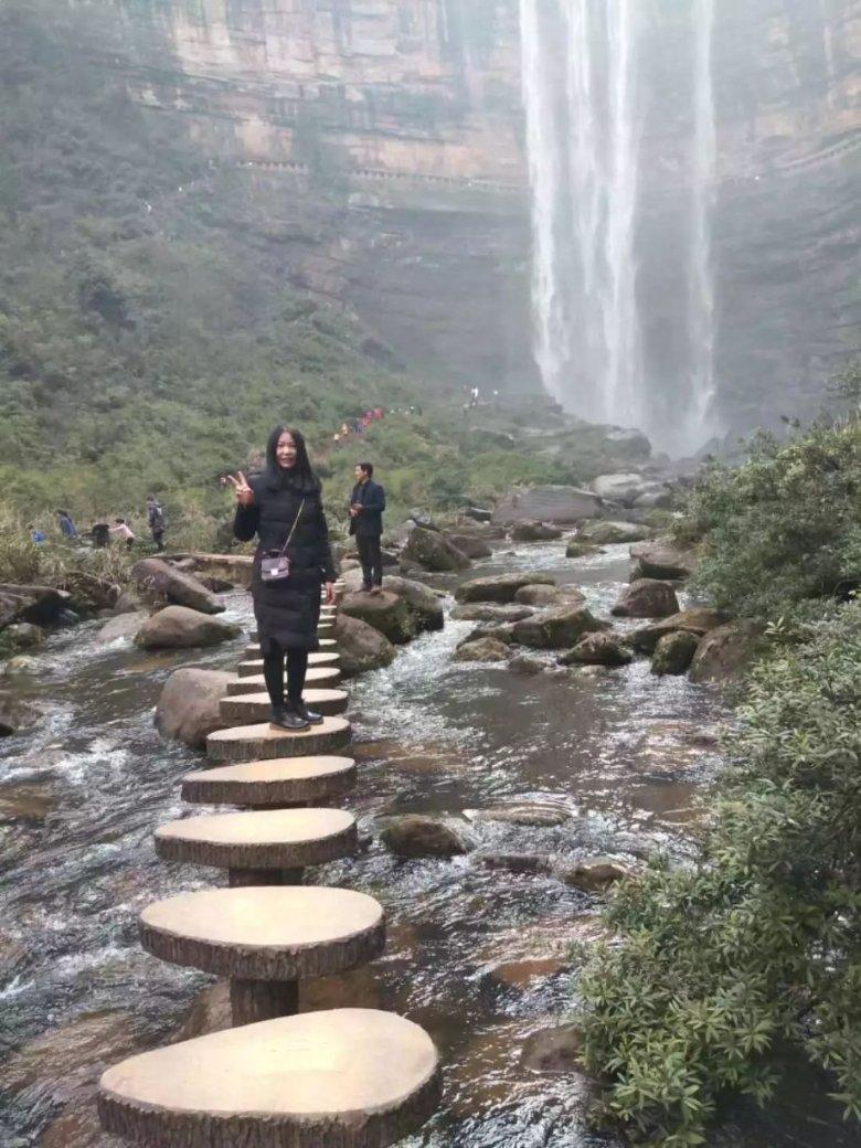 小萌妹的甜美装扮